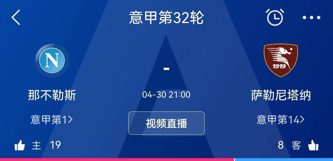 在《决战中途岛》中，日本航母在无畏式俯冲轰炸机的攻击下解体的画面极具视觉冲击力